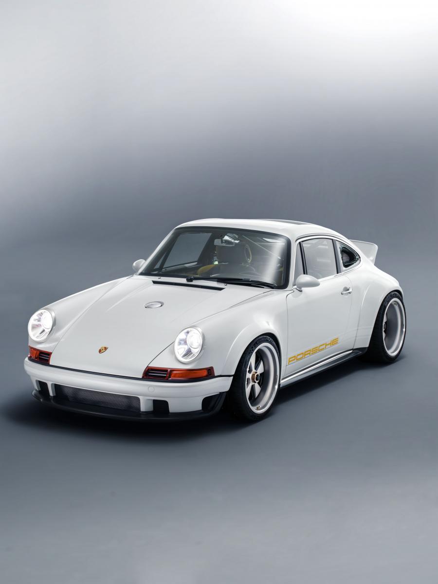  Porsche 911 DLS by Singer 2018 года  (фото 12 из 40)